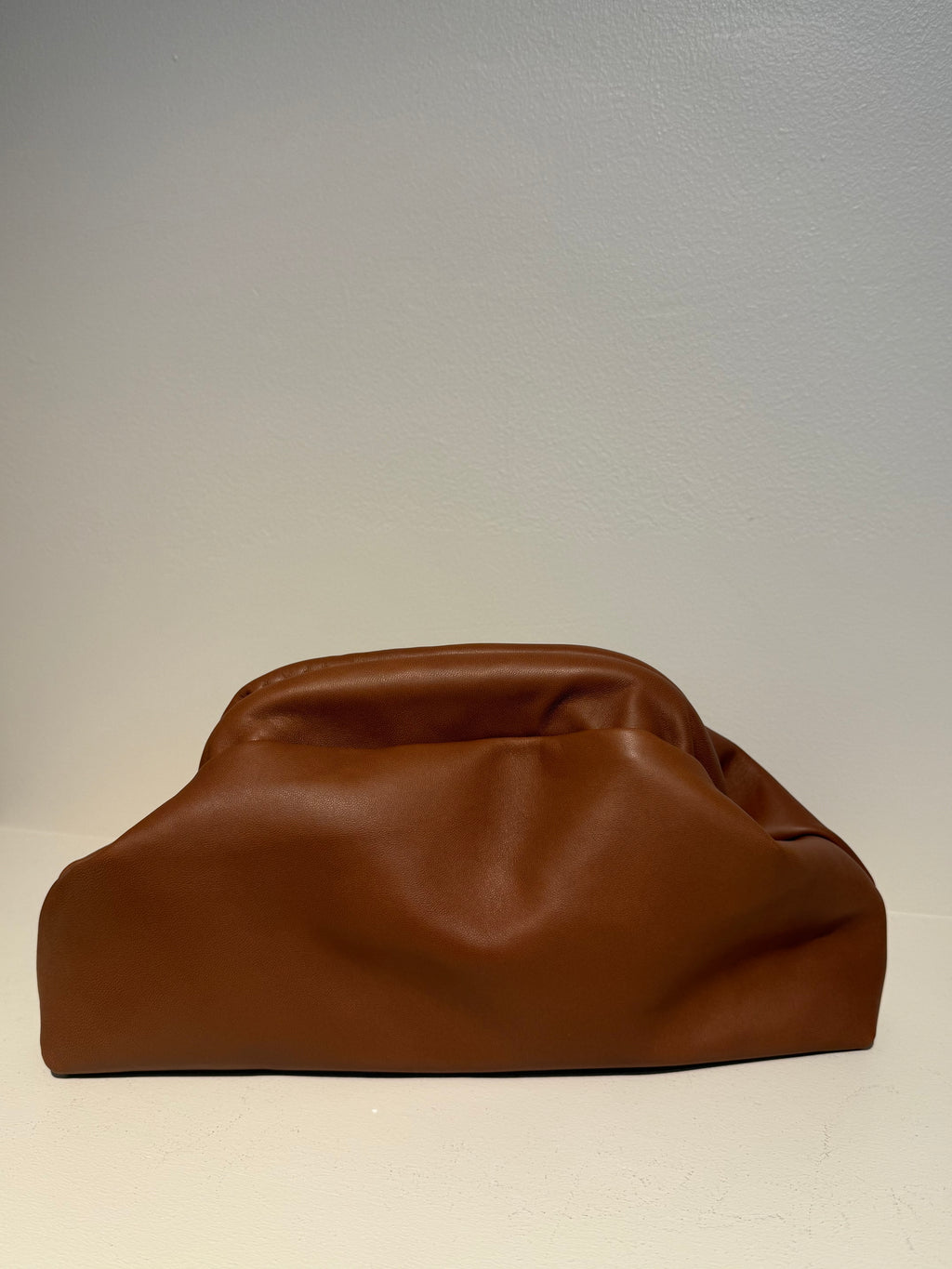 CLUTCH MARIETA MARRÓN CHOCOLATE