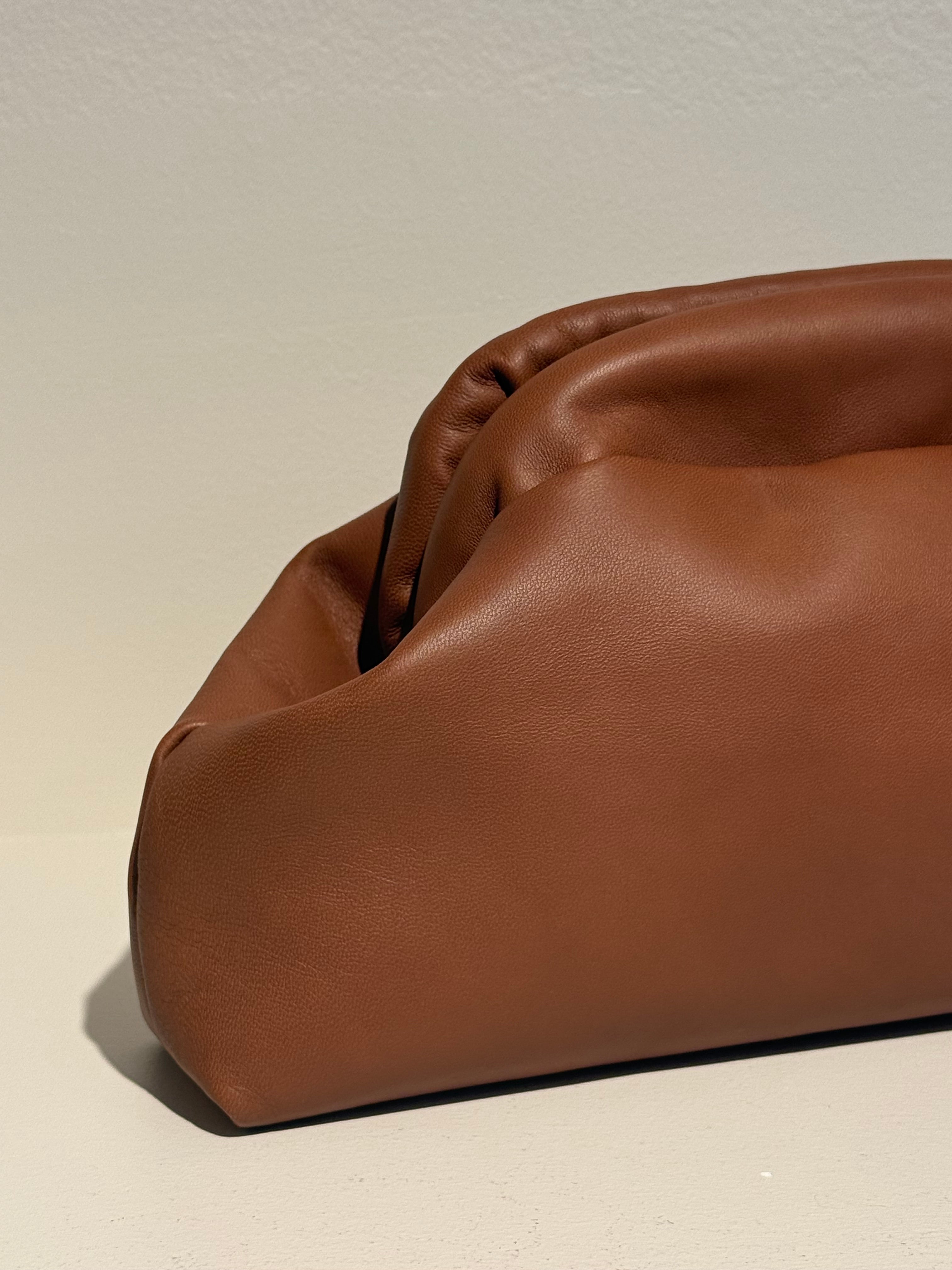 CLUTCH MARIETA MARRÓN CHOCOLATE