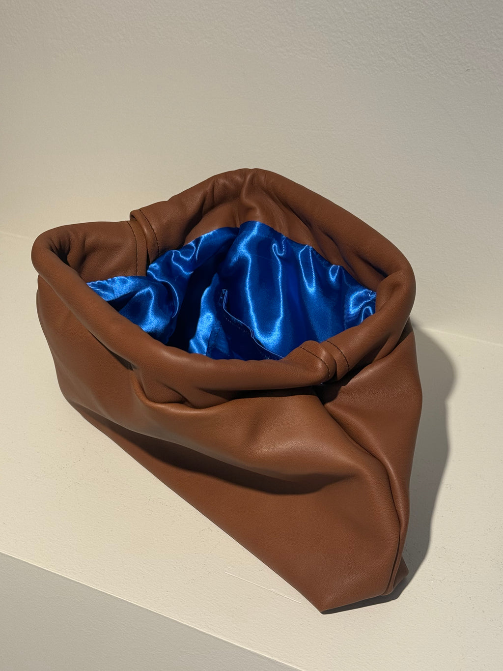 CLUTCH MARIETA MARRÓN CHOCOLATE