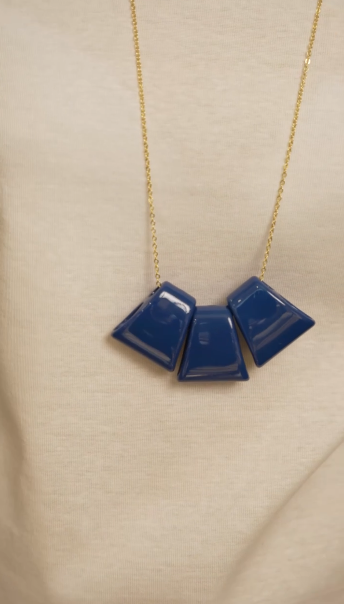 COLLAR LARGO ABANICO AZUL